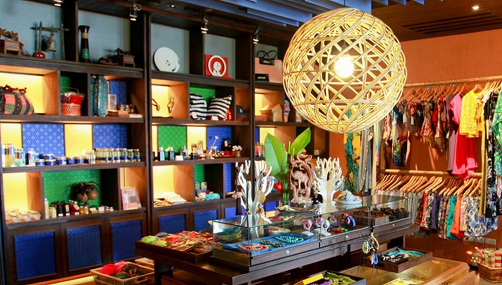 04 Yaya Boutique Shopping Sri Panwa Phuket Shop Clothing Collection Gifts